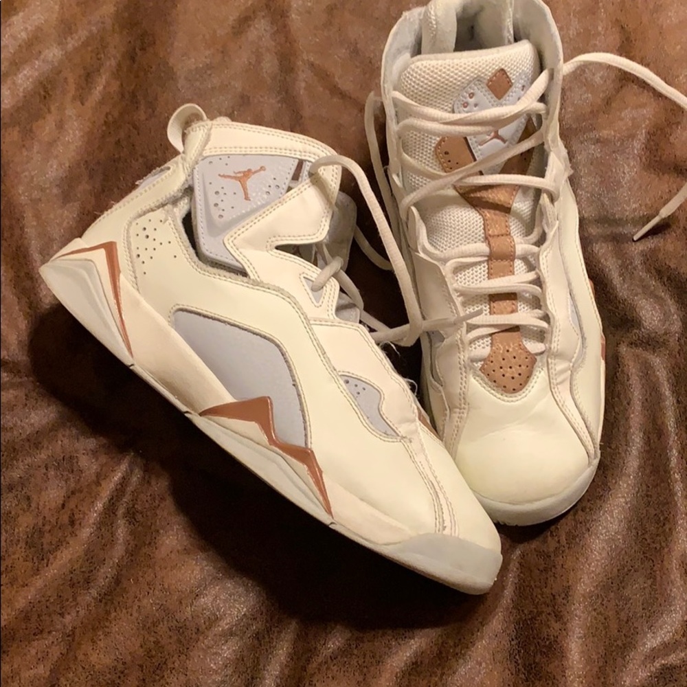 🔥🔥JORDAN TRUE FLIGHT CREAM ROSE GOLD AND GRAY.